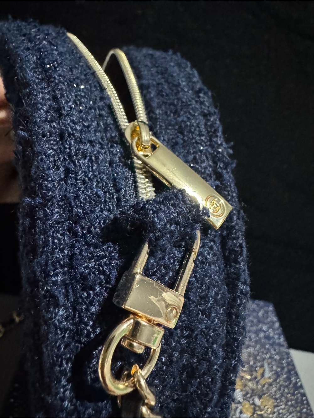 Chanel Beauté Round Navy Holiday edition GWP upgraded with Chain Crossbody Bag - Picture 8 of 11
